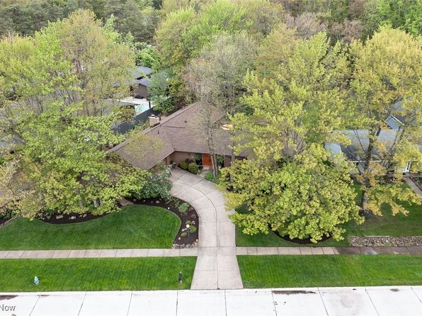 17170 Ridge Creek Rd, Strongsville, OH 44136