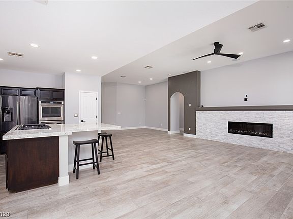 3rd image of 11122 Glen Garden Ct