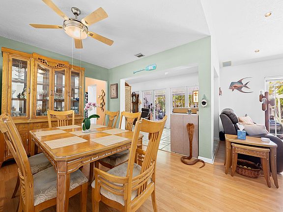 5th image of 2617 NE 11th Court