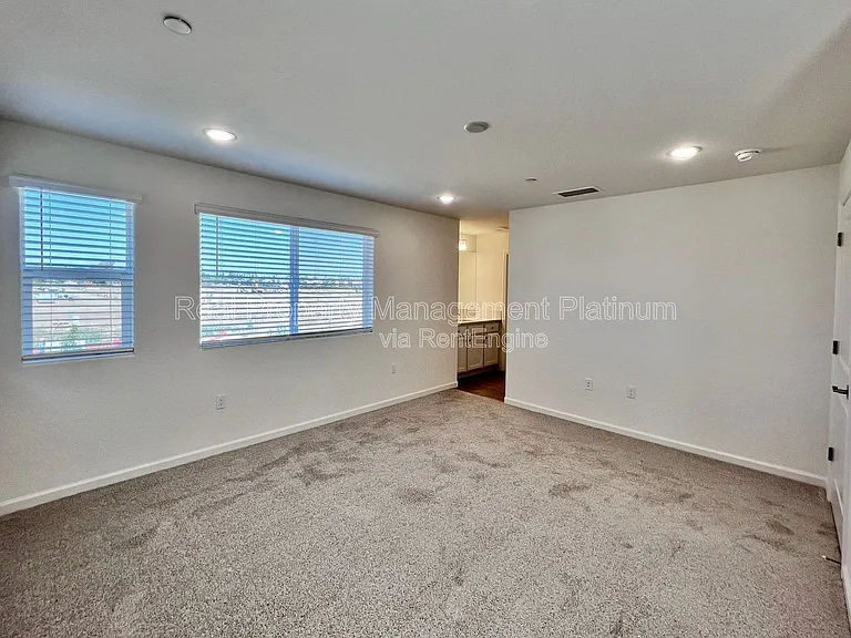 2065 N Wagon Ln — Photo 4