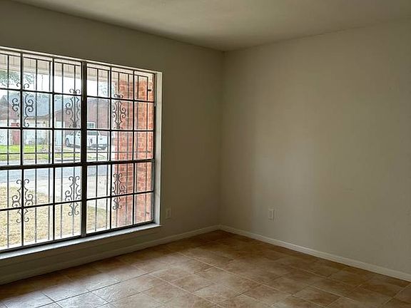 3rd image of 1920 Hibiscus Ave