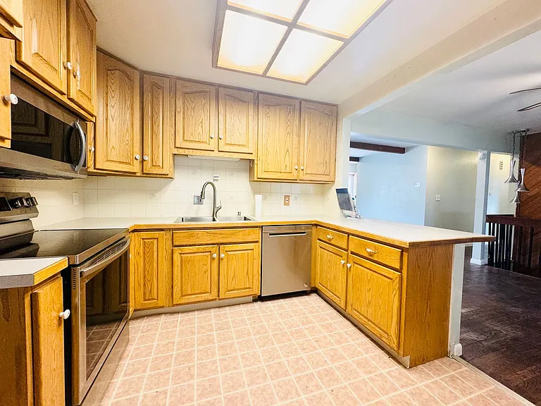 2118 Glenfair Dr — Photo 9