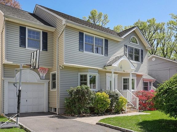3rd image of 221 Ayliffe Ave