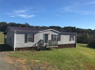 171 Clover Ln, Mount Airy, NC 27030