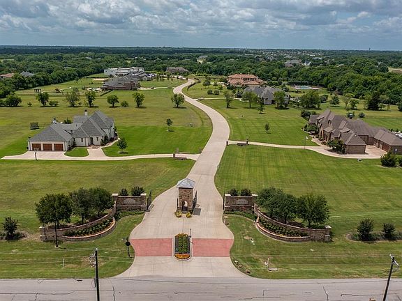 4th image of 2223 Whispering Acres Ln