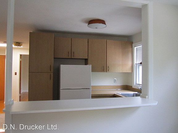 4th image of 1707 Meadowbrook Dr APT 9