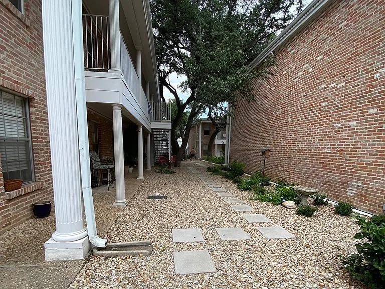 1240 Barton Hills Dr #201 — Photo 2