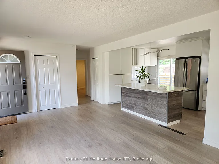 6500 Hawkins St — Photo 4