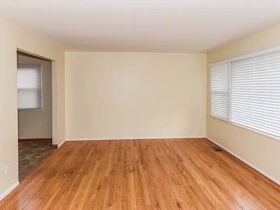 5th image of 5315 W 90th St