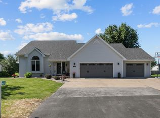 W6571 School Rd, Greenville, WI 54942