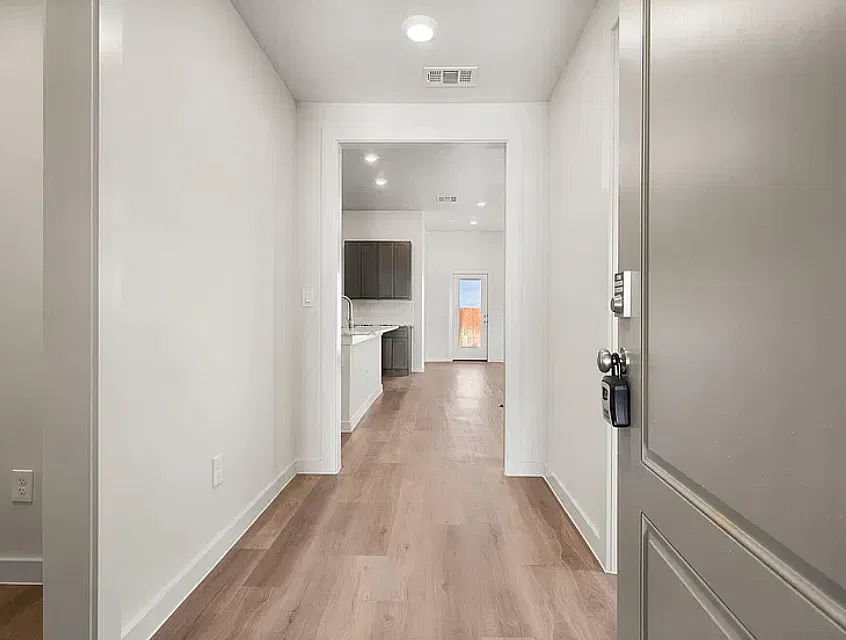 4 bed, 1700 sqft, $2,300 — Photo 2