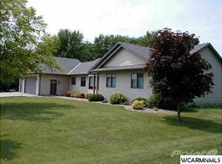 590 9th Ave SW, Wells, MN 56097