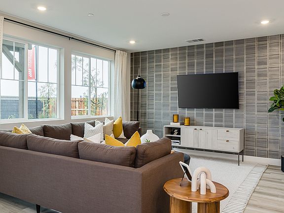 4th image of 1717 Halo Ave