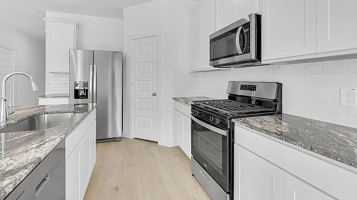 4 bed, 2257 sqft, $2,900 — Photo 2