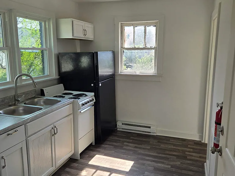 404 Walnut St #C — Photo 6