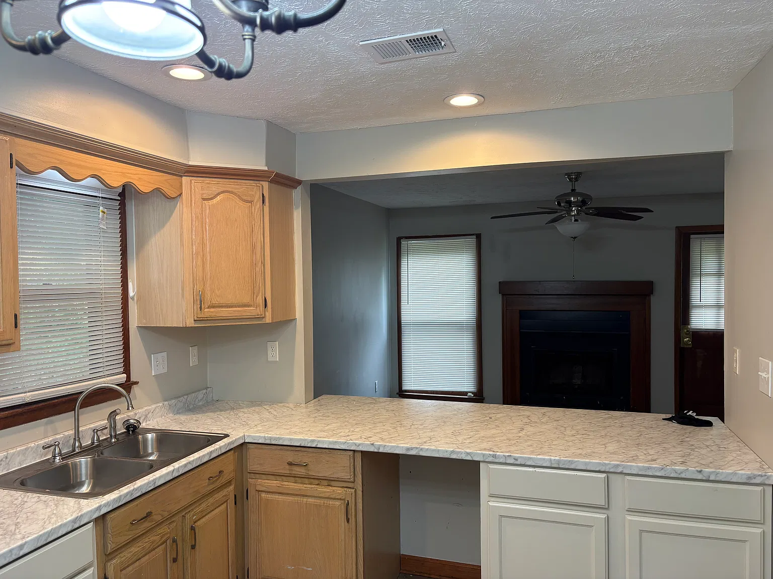 3 bed, 1.5 bath, 934 sqft, $1,400 — Photo 4