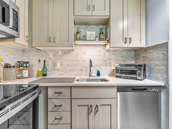 3rd image of 534 Durham Circle #534