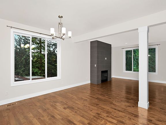 4th image of 1323 210th Ave NE