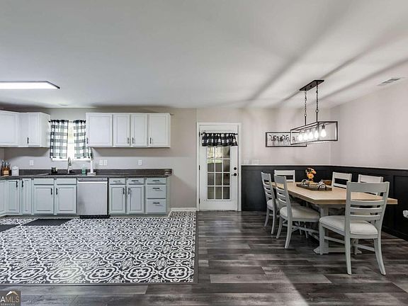 5th image of 608 Wayside Rd NE