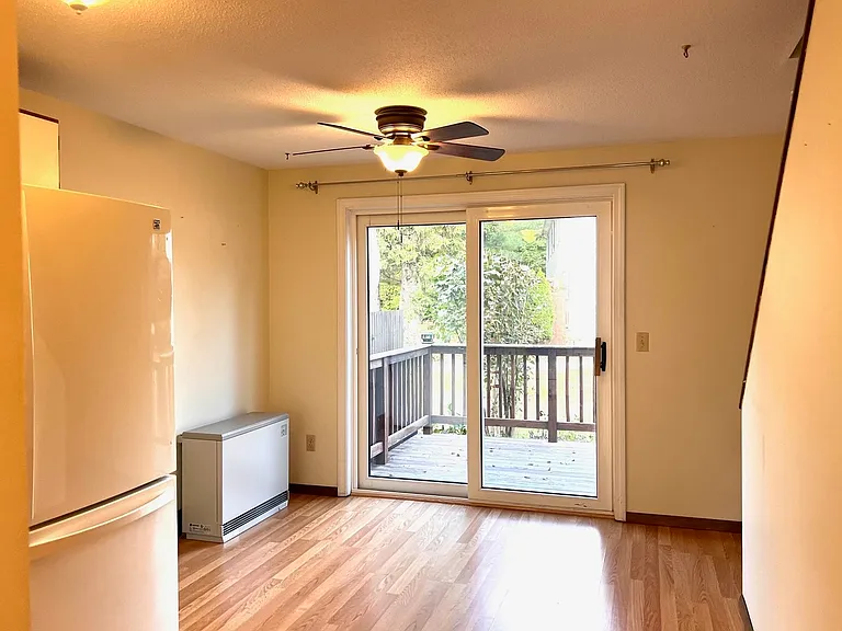 812 Court St #D — Photo 7