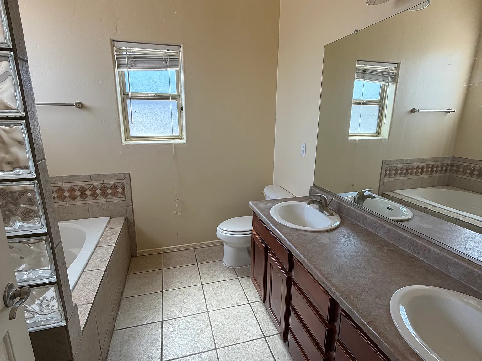 3 bed, 1836 sqft, $1,700 — Photo 3