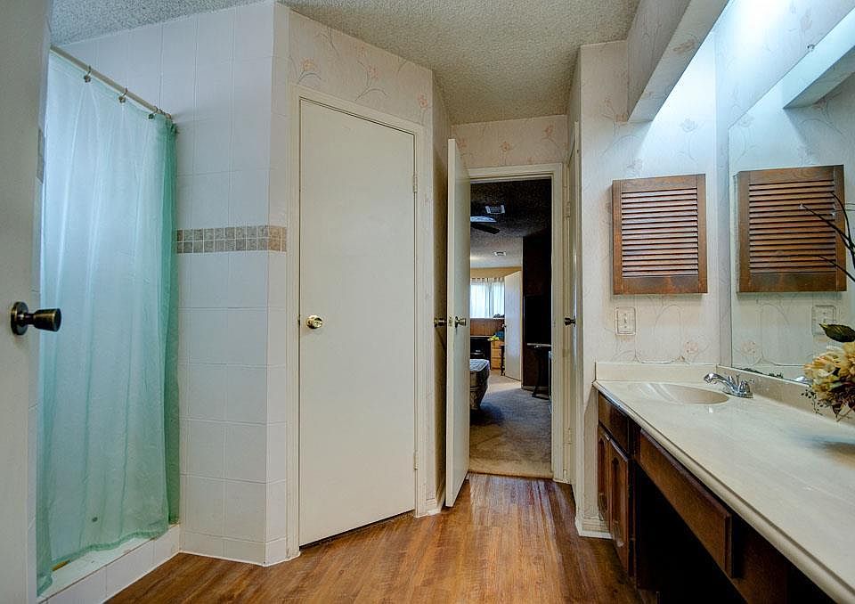 1st image of 7923 Waxleaf Dr