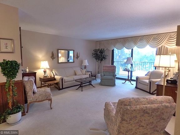 2nd image of 2200 Nevada Ave S APT 211