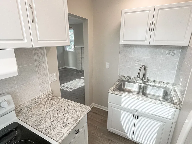 321 W Ianthe St #8 — Photo 10