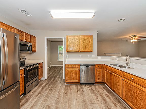 5th image of 1549 Pebble Ridge Dr