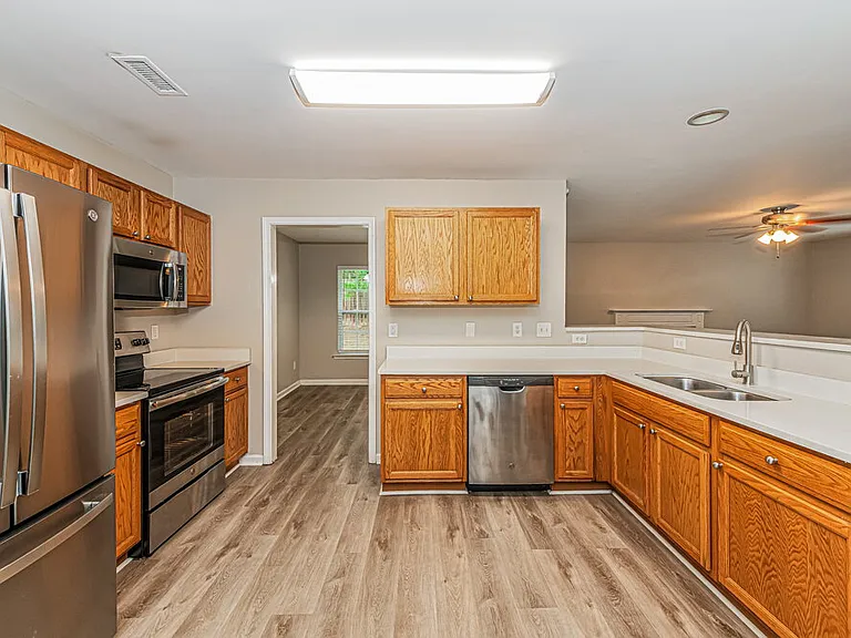 1549 Pebble Ridge Dr — Photo 5