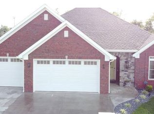 240 S Farmington Dr, Lebanon, KY 40033