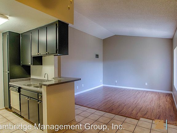 4th image of 4221 48th St APT 05