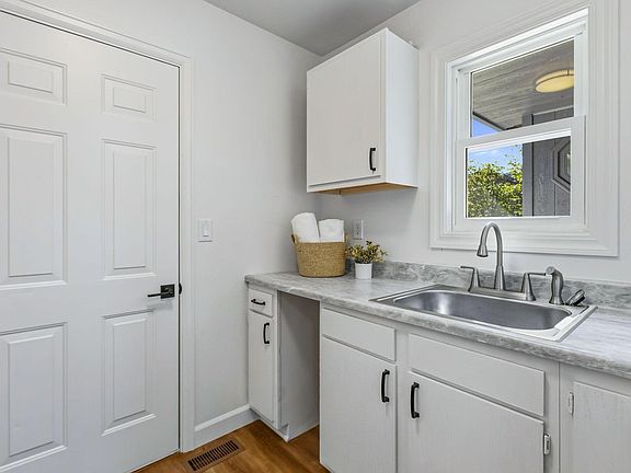5th image of 1622 40th St Ct