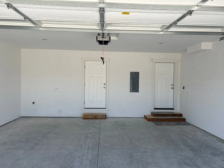 711 Black Diamond St — Photo 15
