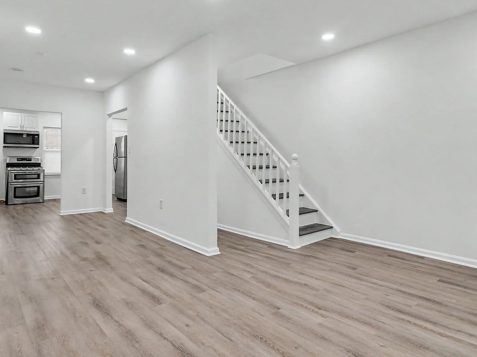 5 bed, 1800 sqft, $5,199 — Photo 3