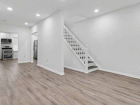 3rd image of 1028 Kenyon St NW