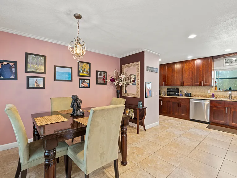 591 Kriss Ln — Photo 3