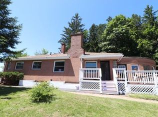 15 Greenwood Pl, Gardner, MA 01440