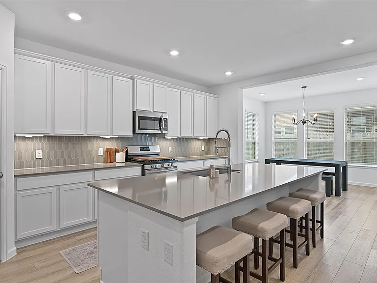 805 Westwood Dr — Photo 5