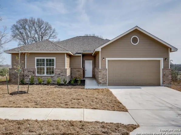 1807 Cannon St, Gonzales, TX 78629