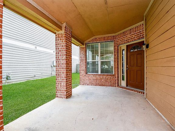 4th image of 2315 Bedford Oak St