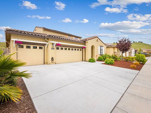 2nd image of 685 Appaloosa Way