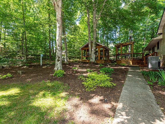 4th image of 3179 Fairoaks Dr