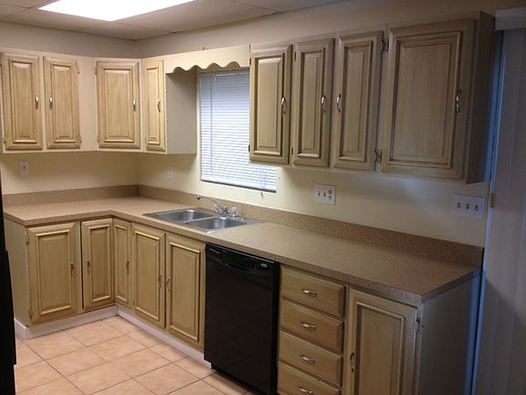 3rd image of 7049 Fontainebleau Cres