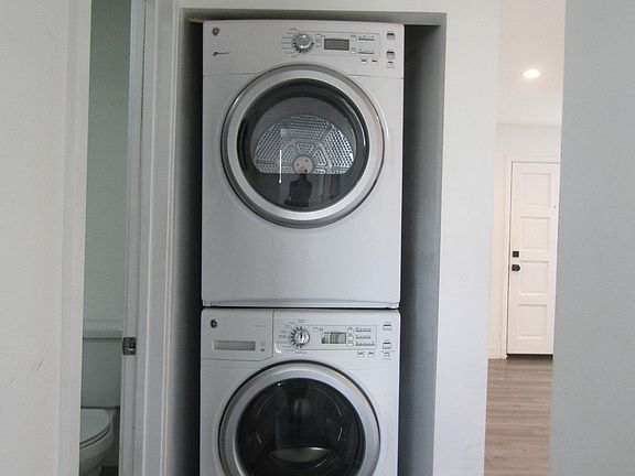 3rd image of 826 Wilcox Ave APT 106