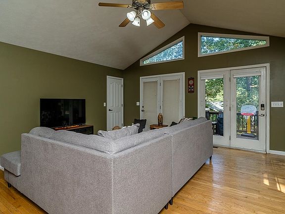 5th image of 407 Passage Ln