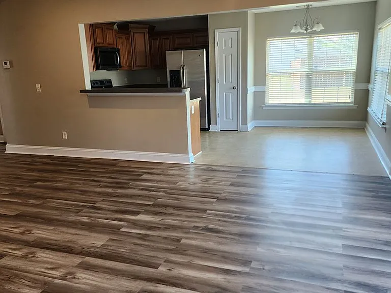 114 Miller St NE — Photo 4