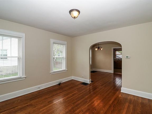 5th image of 8311 Lake Ave