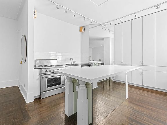 4th image of 590 W End Ave APT 5A