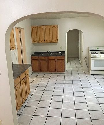 3rd image of 521 Cummings Ave #1